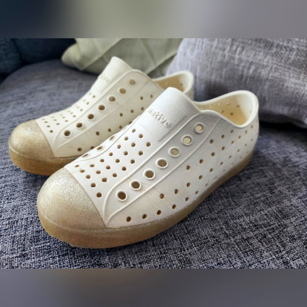 Native girl shoes size 12
